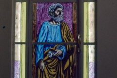 La vetratina dedicata a Mons. Heim